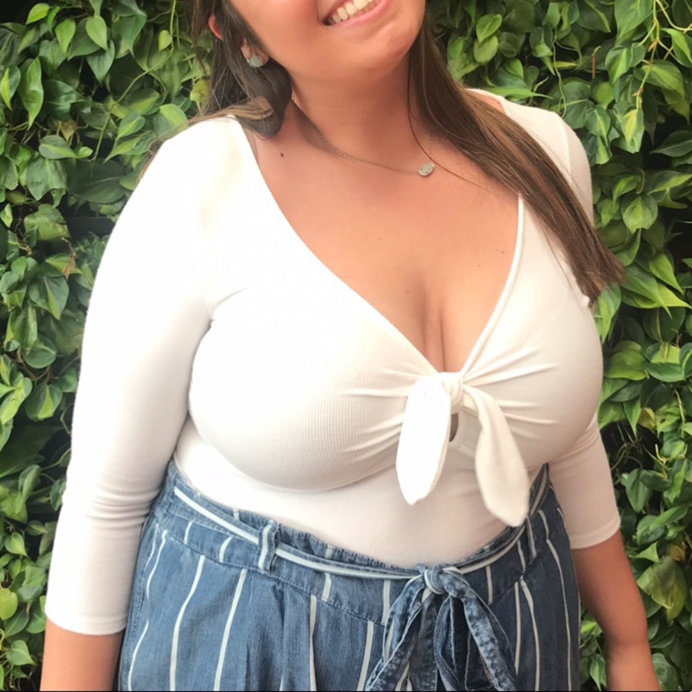 F21 White Front Tie Crop Top